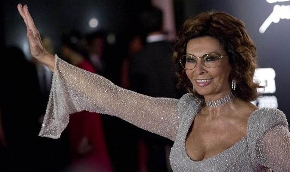S. Loren: Μπορείς να πιστέψεις ότι είναι είναι 78; Έκλεψε τις εντυπώσεις στο κόκκινο χαλί!