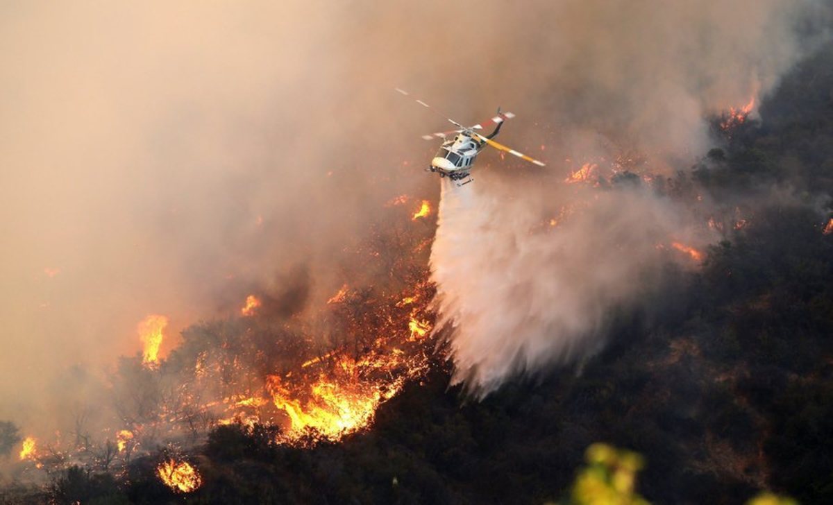 Πύρινη κόλαση στο Λος Άντζελες – 5.000 εγκατέλειψαν τα σπίτια τους! (ΦΩΤΟ, VIDEO)