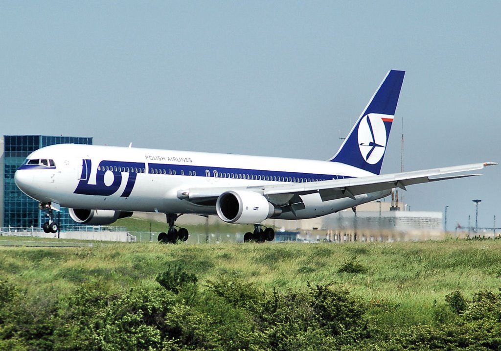 Πολωνία: 500 απολύσεις σχεδιάζει η αεροπορική εταιρεία LOT