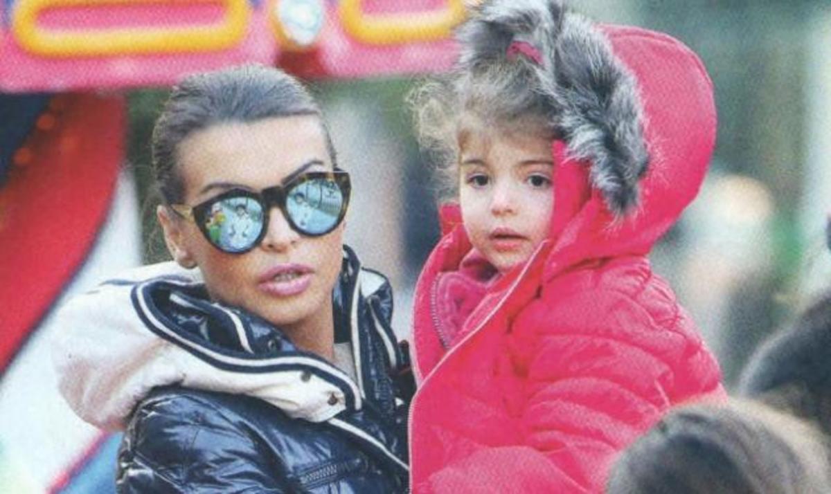 Νίνα Λοτσάρη: Οι κόρες της είναι πάντα στο πλευρό της!