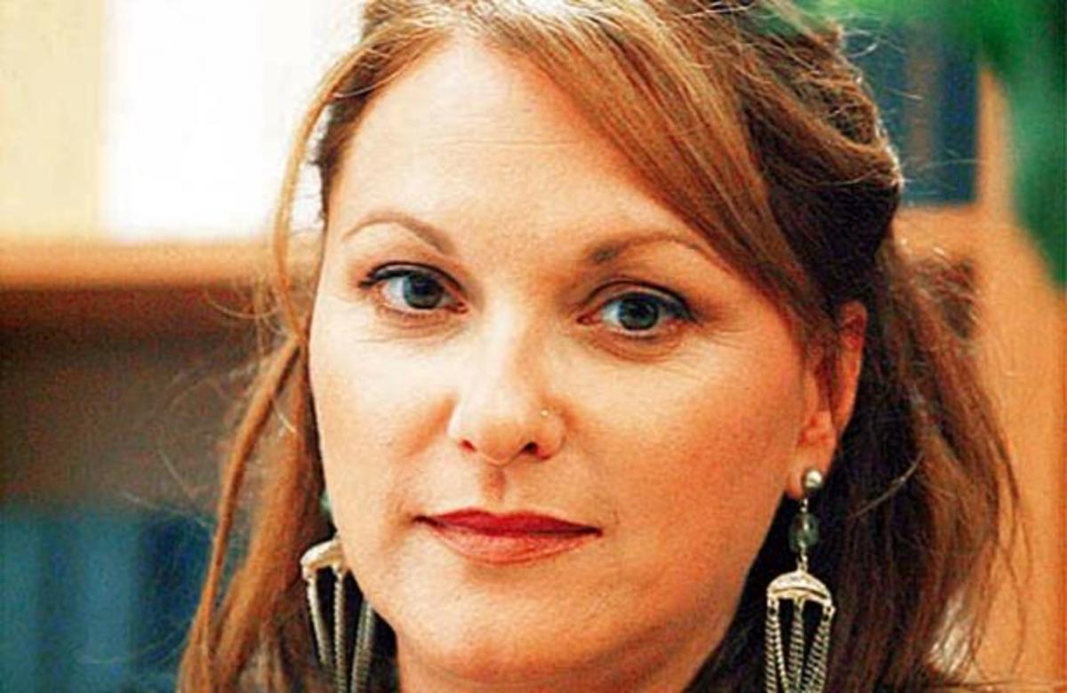 H Ρένια Λουιζίδου αποκάλυψε την πραγματική της ηλικία!