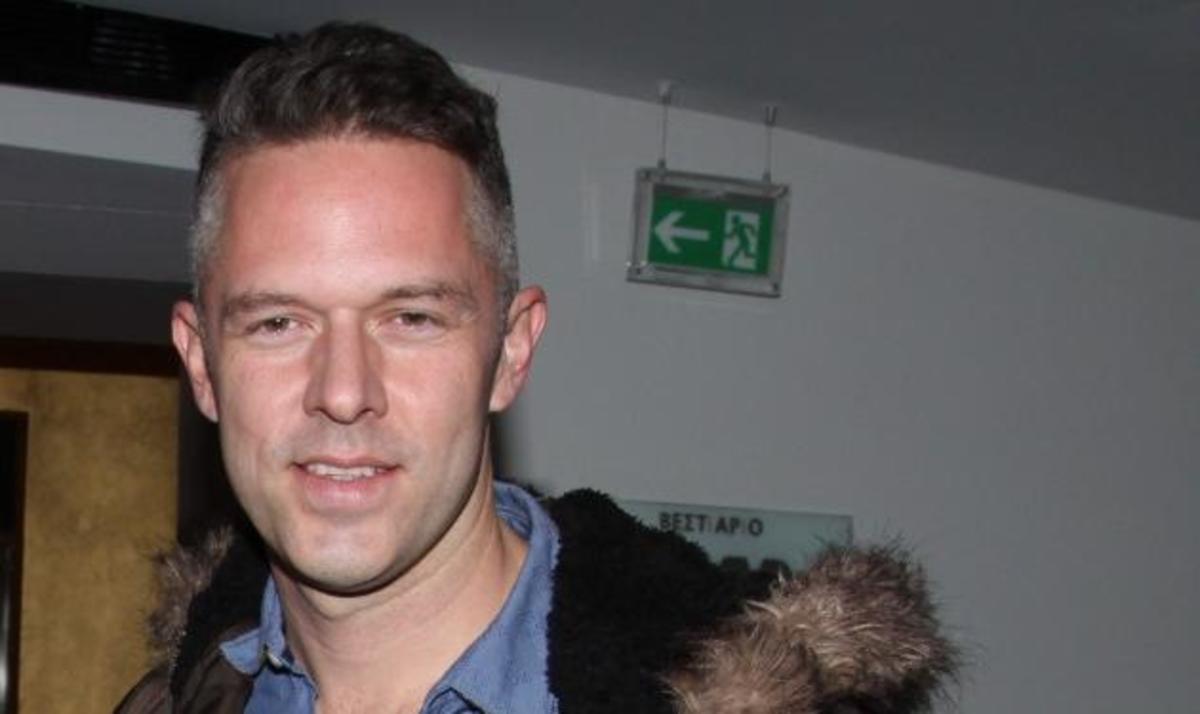 Χρήστος Λούλης: Η έγκυος συζυγός του βρέθηκε στην πρεμιέρα του με φουσκωμένη την κοιλίτσα!