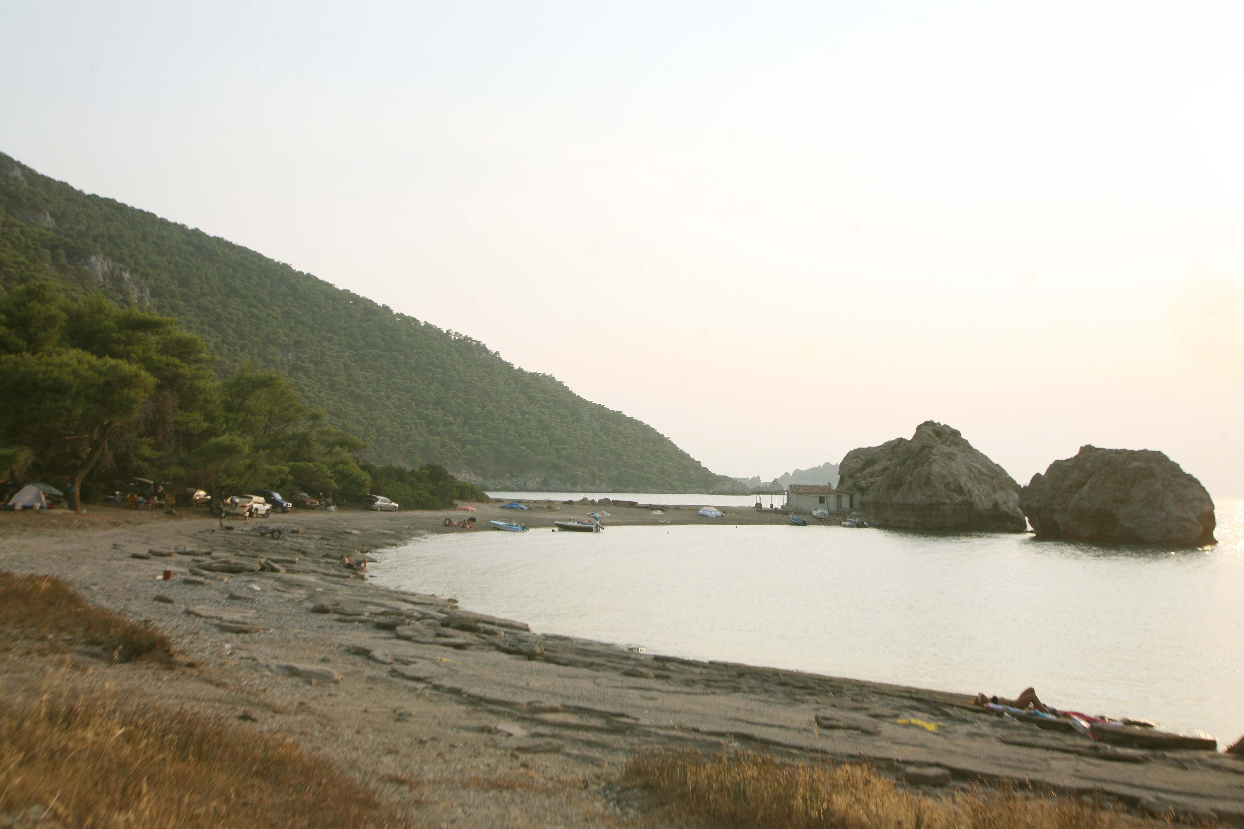 Λουτράκι: Βρέθηκε πτώμα γυναίκας λίγα μέτρα από την παραλία!