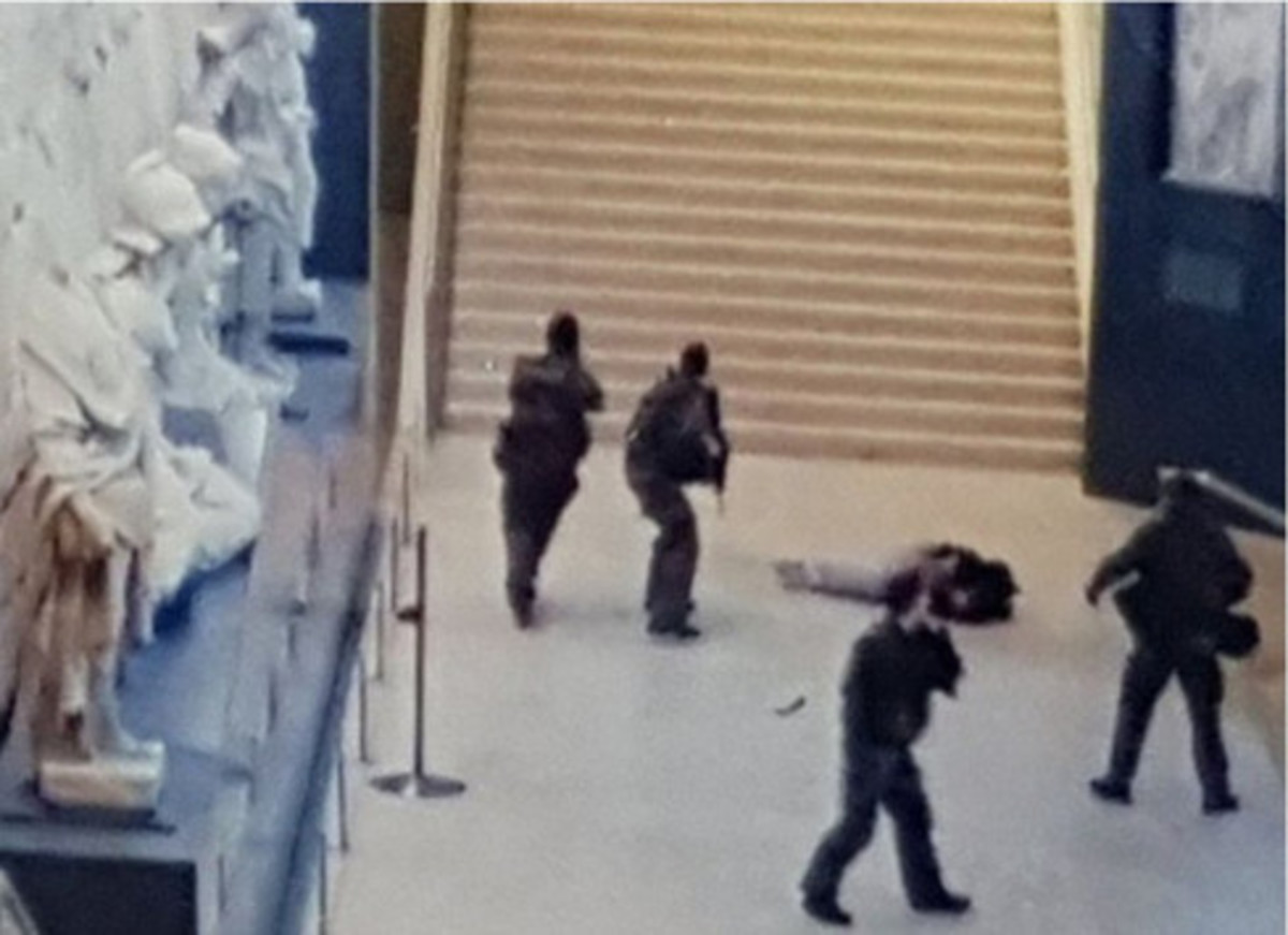 Επίθεση στο Λούβρο: Για απόπειρα ανθρωποκτονίας κατηγορείται ο τρομοκράτης
