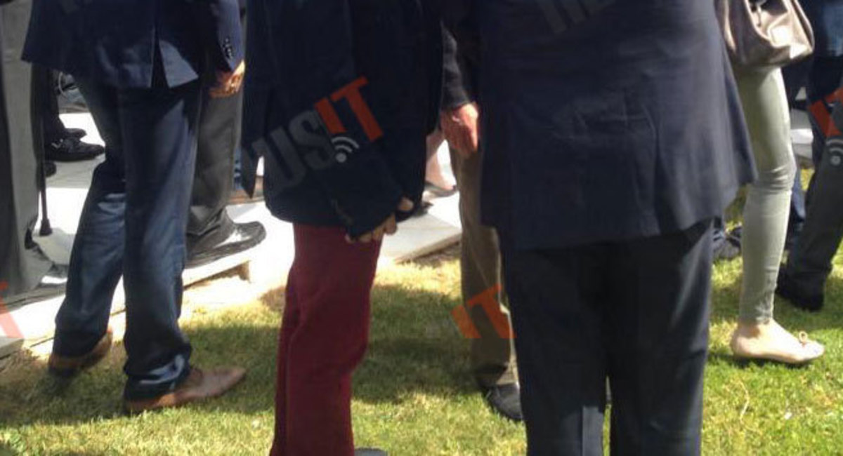 Η πιο εκκεντρική παρουσία στο μνημόσυνο Καραμανλή