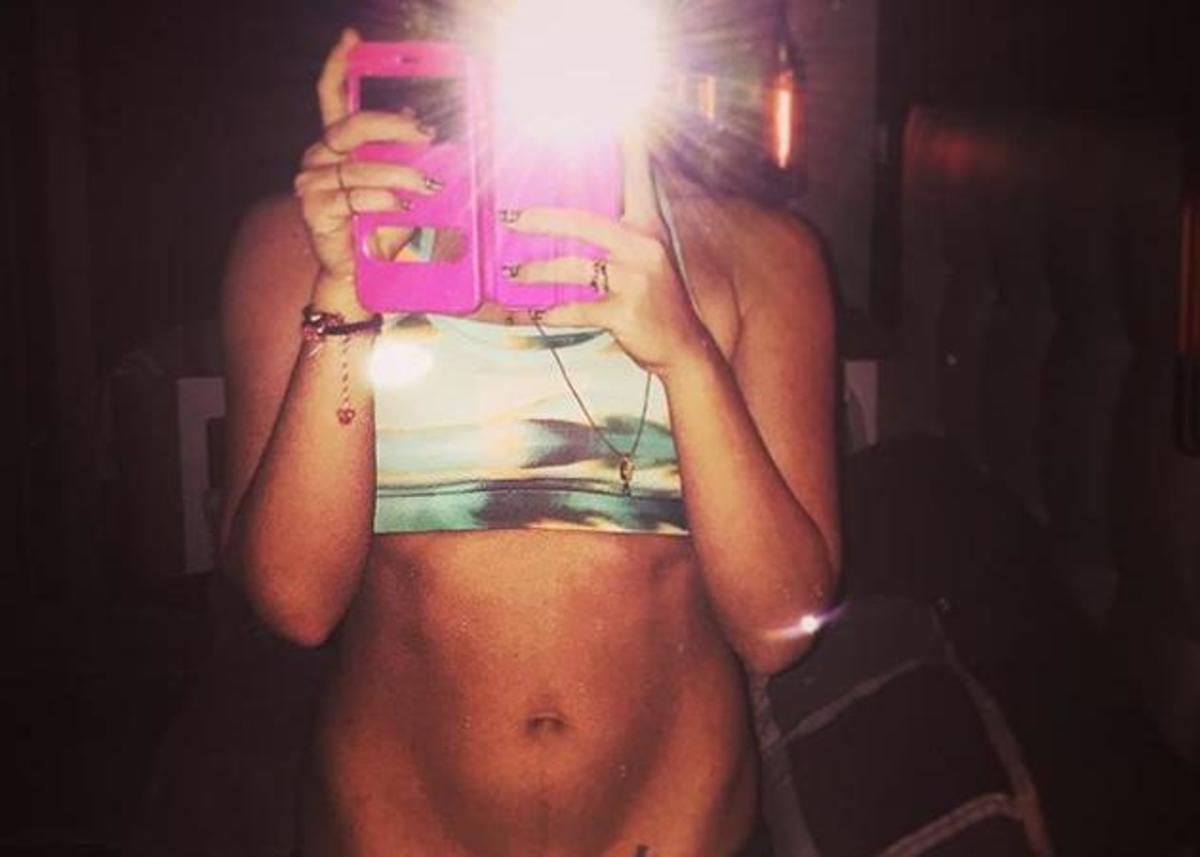 Διάσημη Ελληνίδα δείχνει την κοιλιά της κι αποκαλύπτει πόσα κιλά έχασε, 5,5 μήνες μετά τη γέννηση του γιου της!