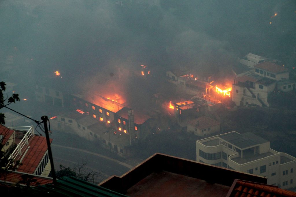 Πορτογαλία: Καίγεται η Μαδέρα! Νεκροί και τραυματίες [pics]
