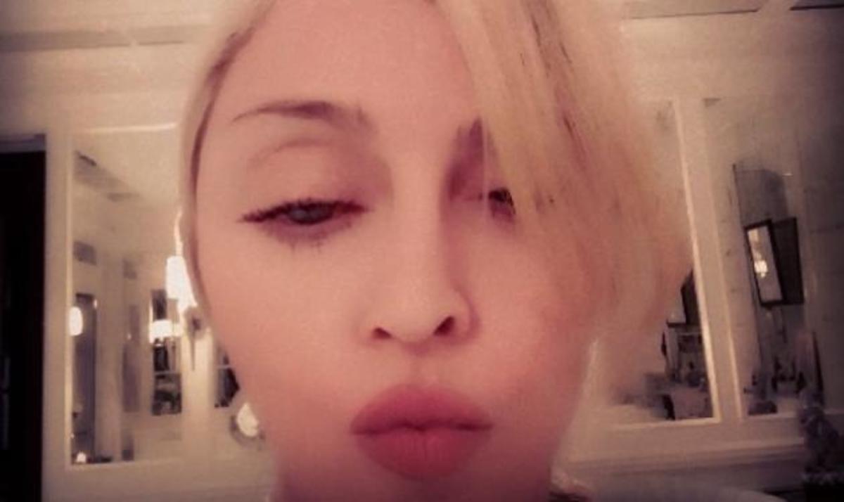 Η Madonna βγάζει selfie στο μπάνιο της!