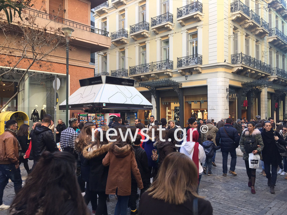 Ανοιχτά μαγαζιά: Πολύς ο κόσμος, λίγα τα ψώνια…