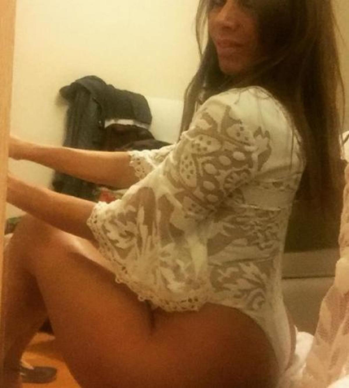 Η Μάγκυ Χαραλαμπίδου ποζάρει στο instagram μόνο με το διχτυωτό καλσόν της! [pic]