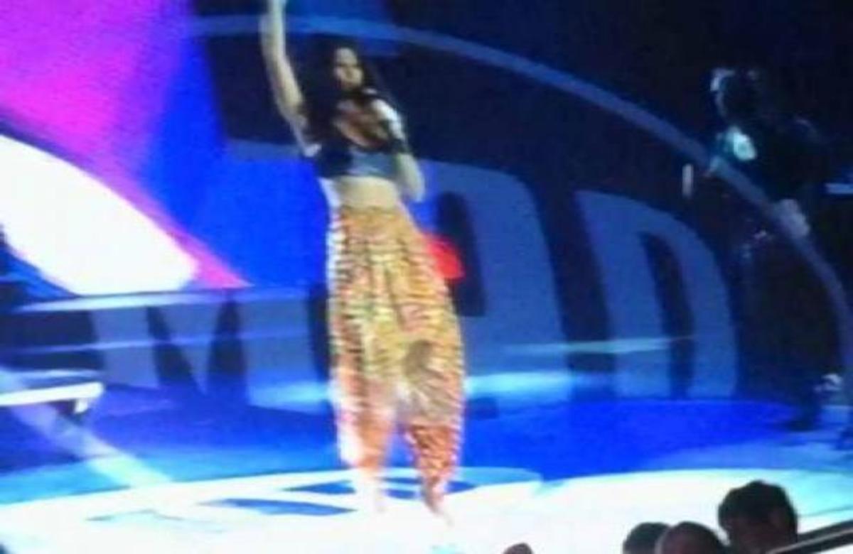 Η Μαίρη Συνατσάκη έγινε τραγουδίστρια στα βραβεία MAD