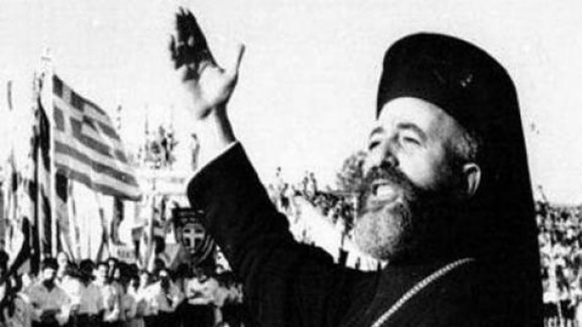 Ντροπή: Πίνακας παρουσιάζει τον Εθνάρχη Μακάριο περιστοιχισμένο από γυμνές γυναίκες