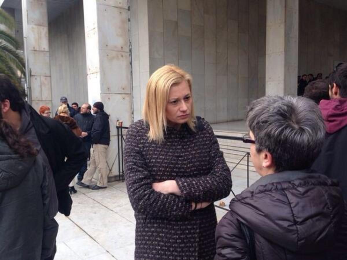 Και η Ραχήλ Μακρή στην ΓΑΔΑ με τη νεολαία του ΣΥΡΙΖΑ – ΦΩΤΟ