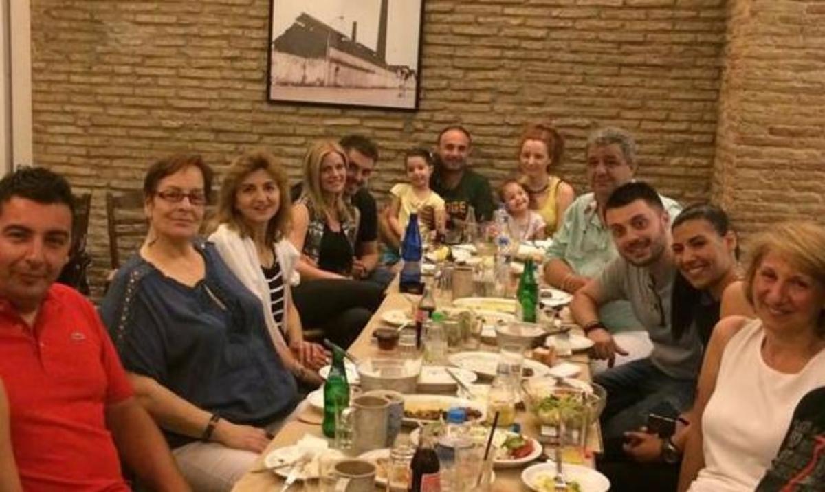 Μιχάλης Χατζηγιάννης: Βραδινή έξοδος με την  Ζέτα και όλη της την οικογένεια!