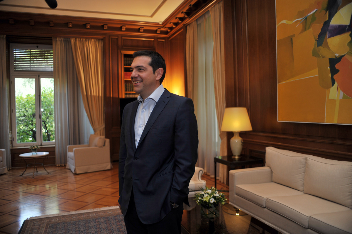 Επιστολή ασφαλιστών στον Τσίπρα: Λύση μέσα στο ευρώ