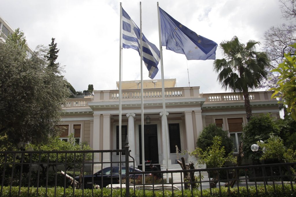 Παρέλαση υπουργών στο Μαξίμου για να πάρουν οδηγίες