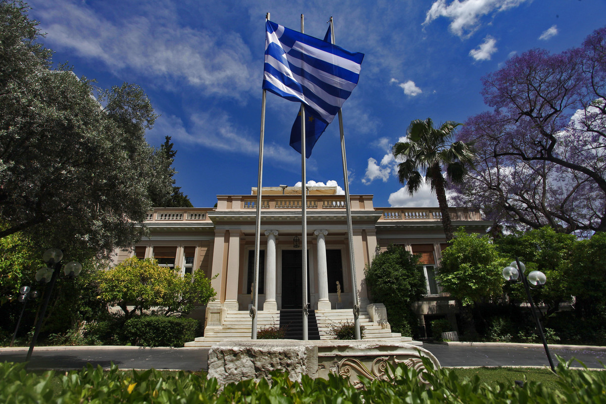 Μαξίμου: «Επιστημονική φαντασία η άφιξη του Brussels Group στην Αθήνα»