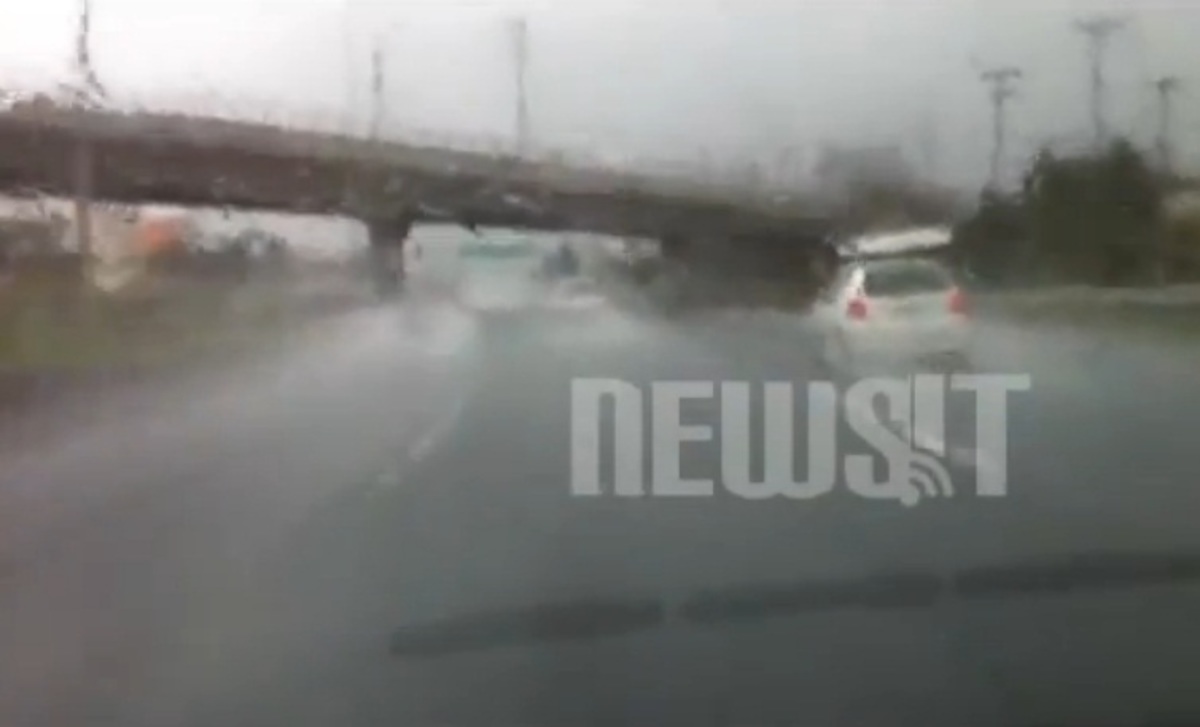 Σφοδρή καταιγίδα στην Εθνική Οδό – ΒΙΝΤΕΟ