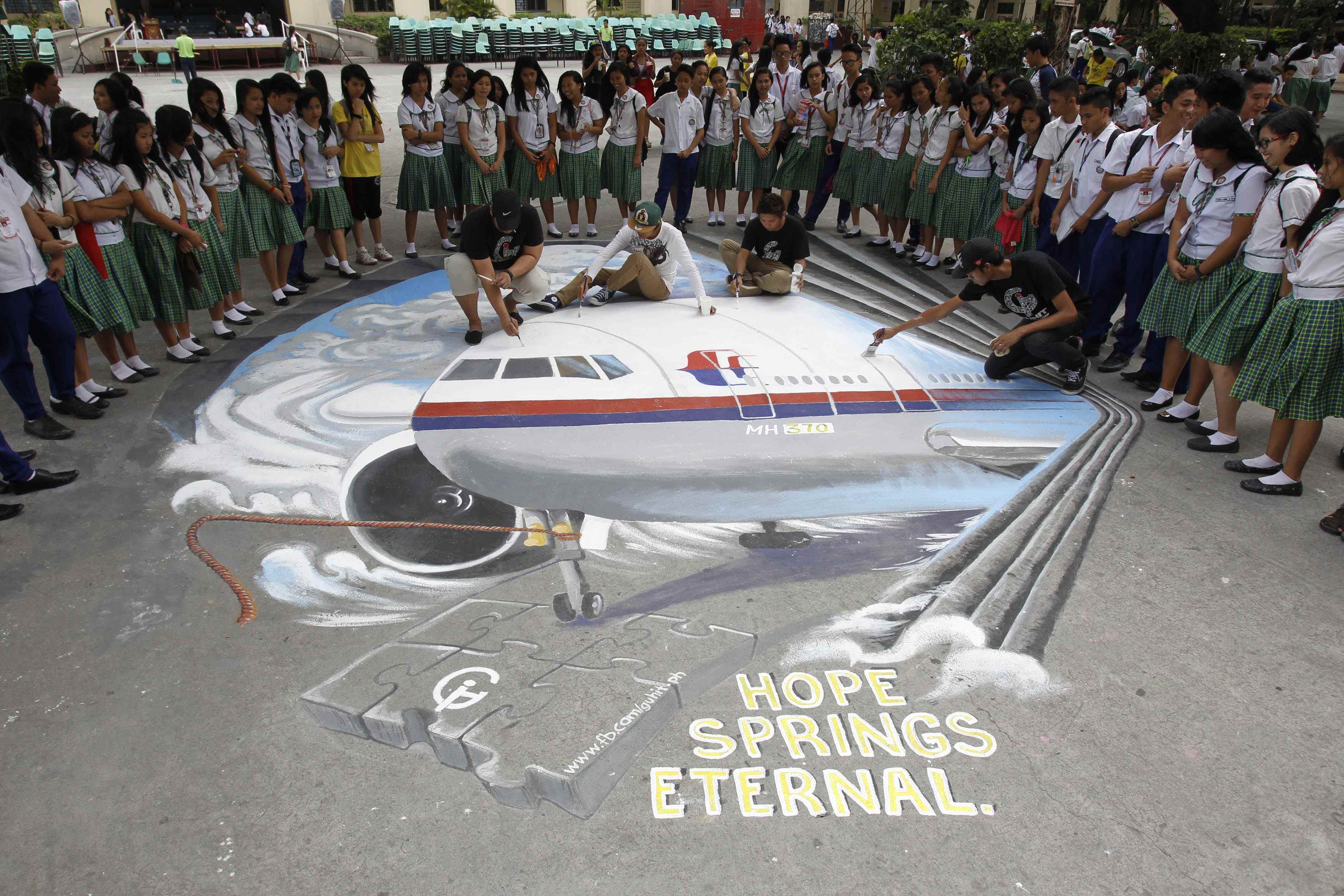 Απελπισμένη προσπάθεια για SOS η τελευταία φράση των πιλότων του Boeing; Έτοιμοι για απεργία πείνας οι συγγενείς των αγνοουμένων της Malaysia Airlines
