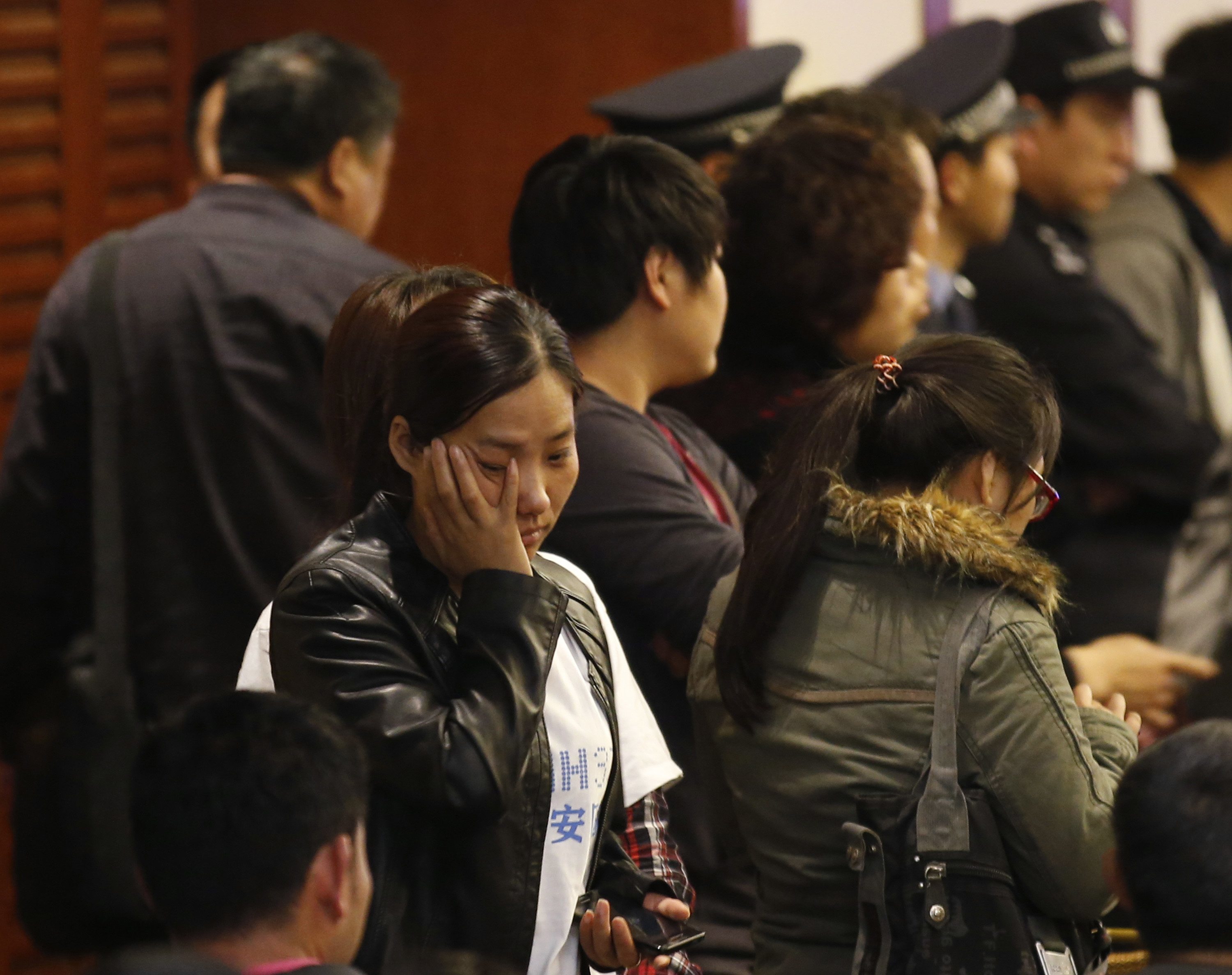 Malaysia Airlines: 488.000 ευρώ αντάλλαγμα για τη ζωή των θυμάτων της τραγωδίας – Δόθηκαν οι πρώτες αποζημιώσεις σε συγγενείς επτά επιβατών