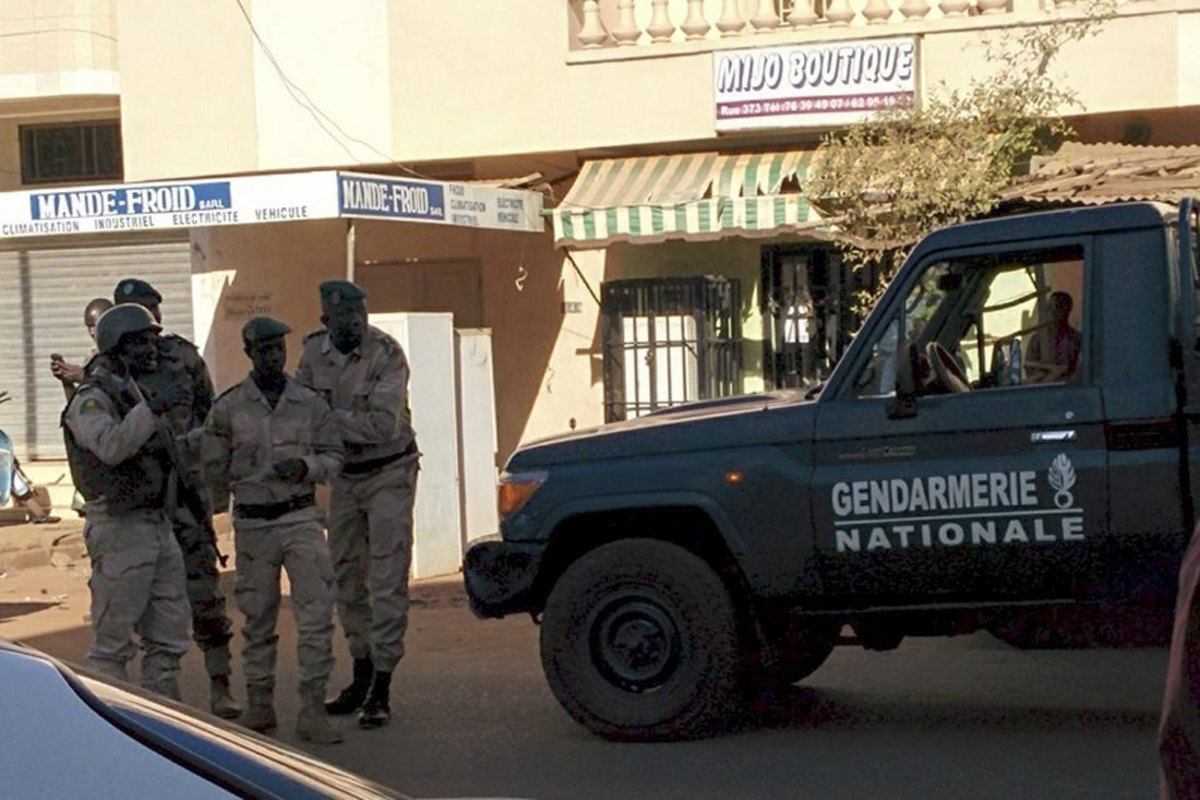 Μακελειό στο Μάλι: Στα χνάρια τριών υπόπτων οι αρχές