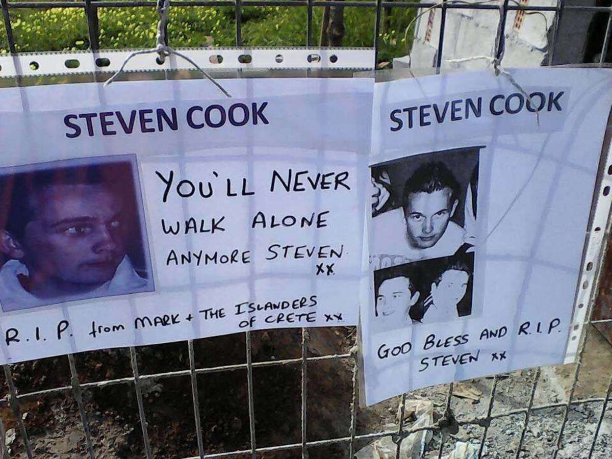 Στίβεν Κουκ: Λουλούδια και μηνύματα στο σημείο που βρέθηκε ο σκελετός του Βρετανού [pics]