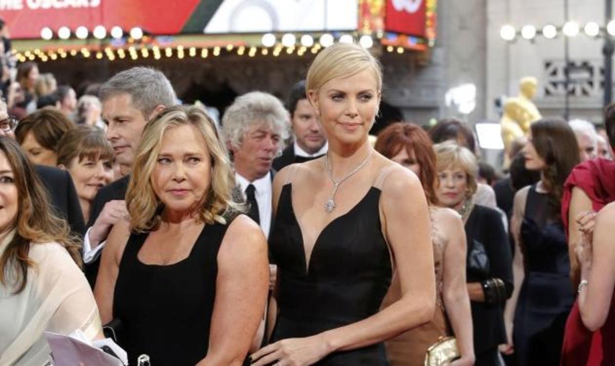 Oscars 2014: Οι celebrities στο κόκκινο χαλί με τις μαμάδες τους! Φωτογραφίες