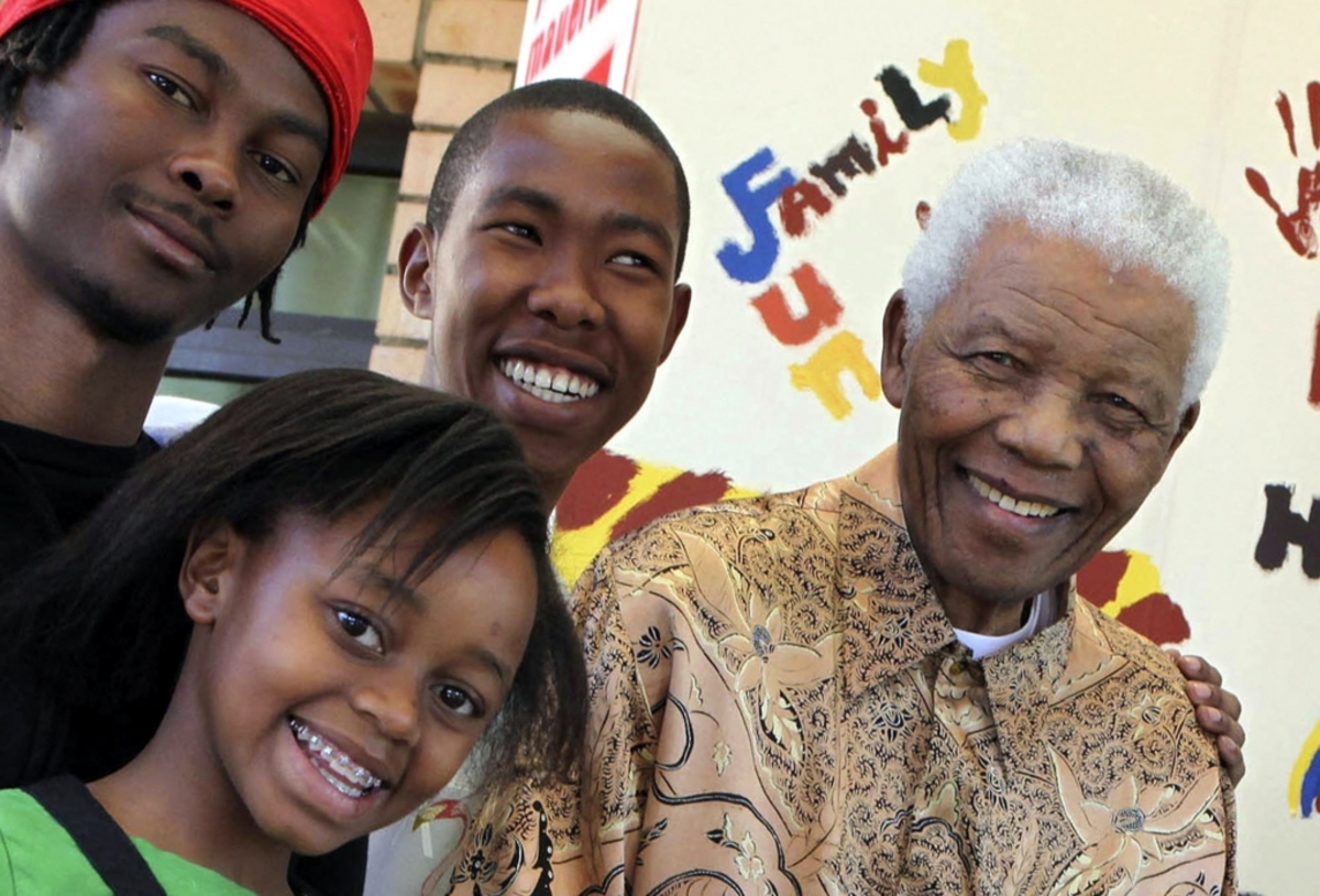 Ο Νέλσον Μαντέλα σε μια φωτογραφία με την δισέγγονη του Ζενανί. ΦΩΤΟ REUTERS