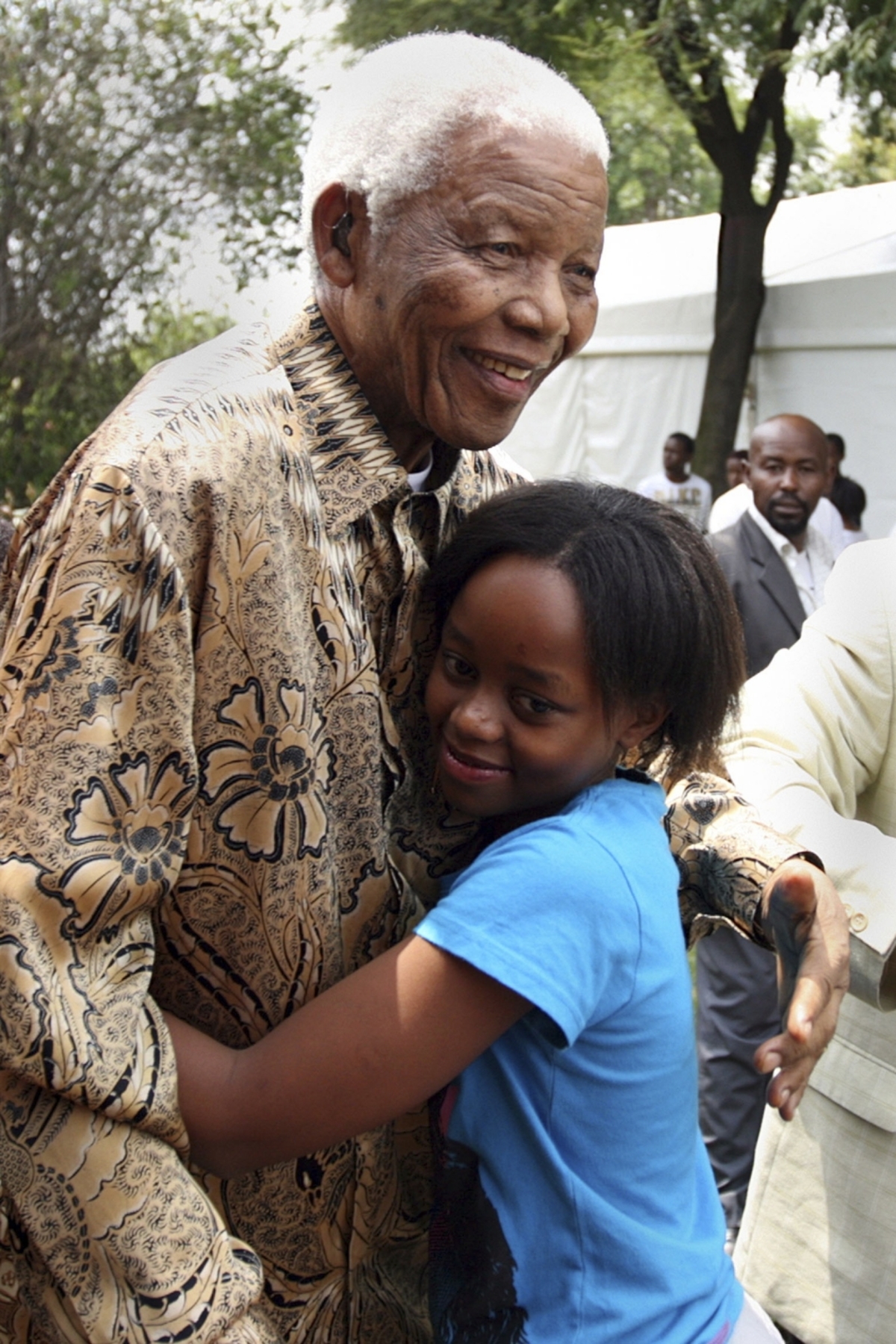 Ο Νέλσον Μαντέλα με την αδικοχαμένη δισέγγονη του Ζενανι. ΦΩΤΟ REUTERS