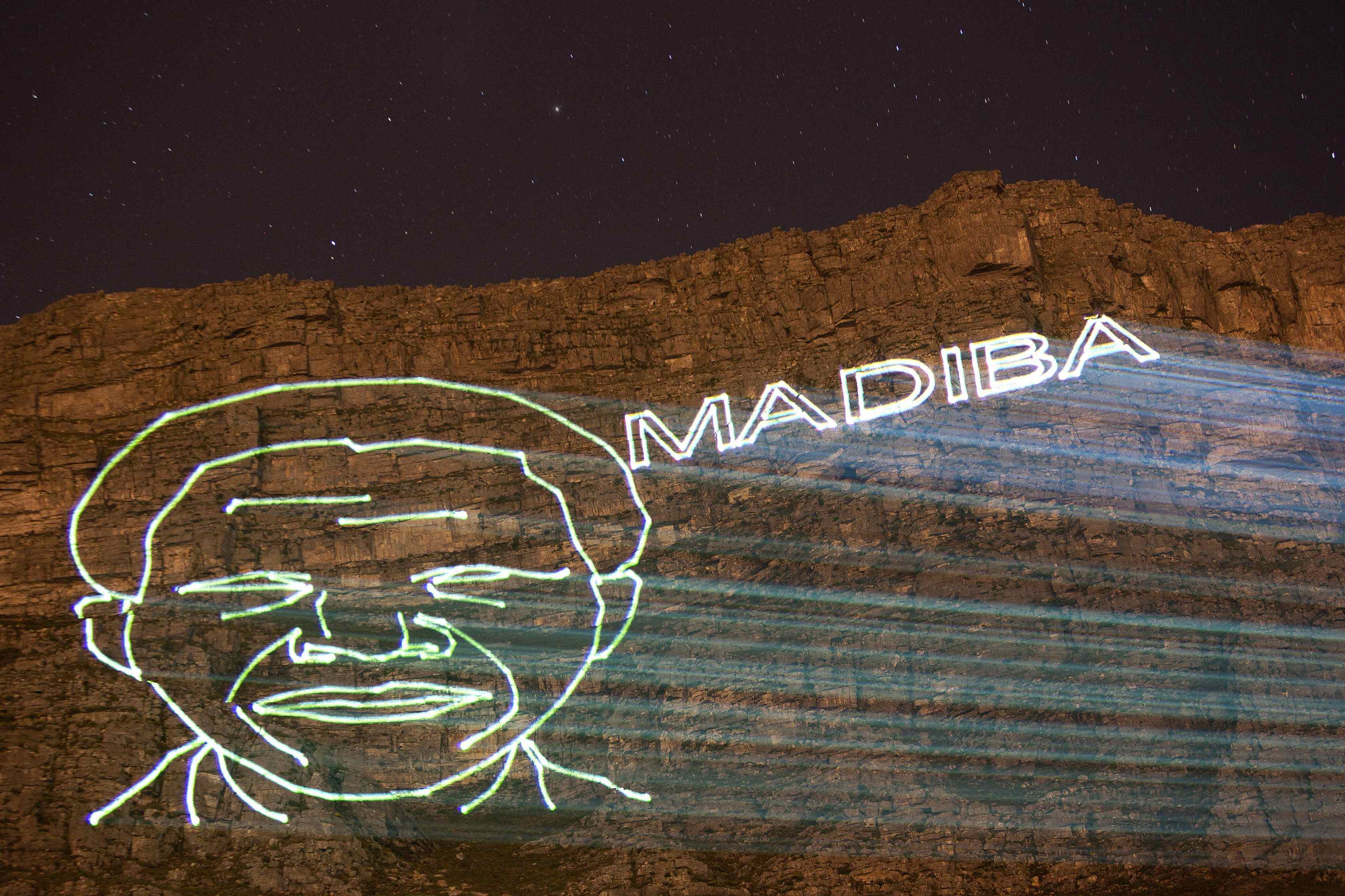 Από τον Ομπάμα μέχρι τον Κάστρο, όλοι στη Νότια Αφρική για τον Νέλσον Μαντέλα