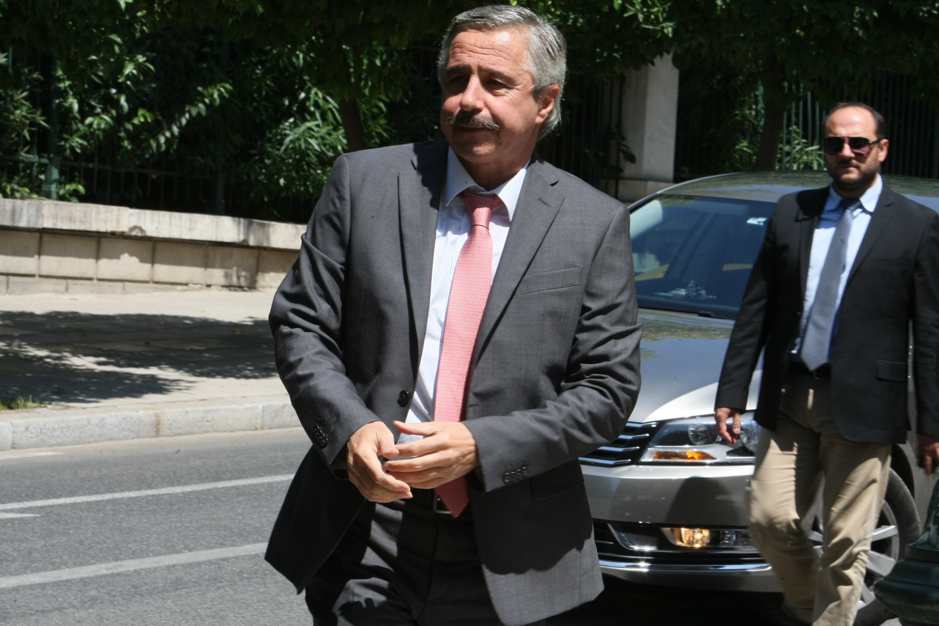 Έκκληση Μανιάτη για να ψηφιστεί η διάταξη για τη χωροθέτηση αποτεφρωτήρων
