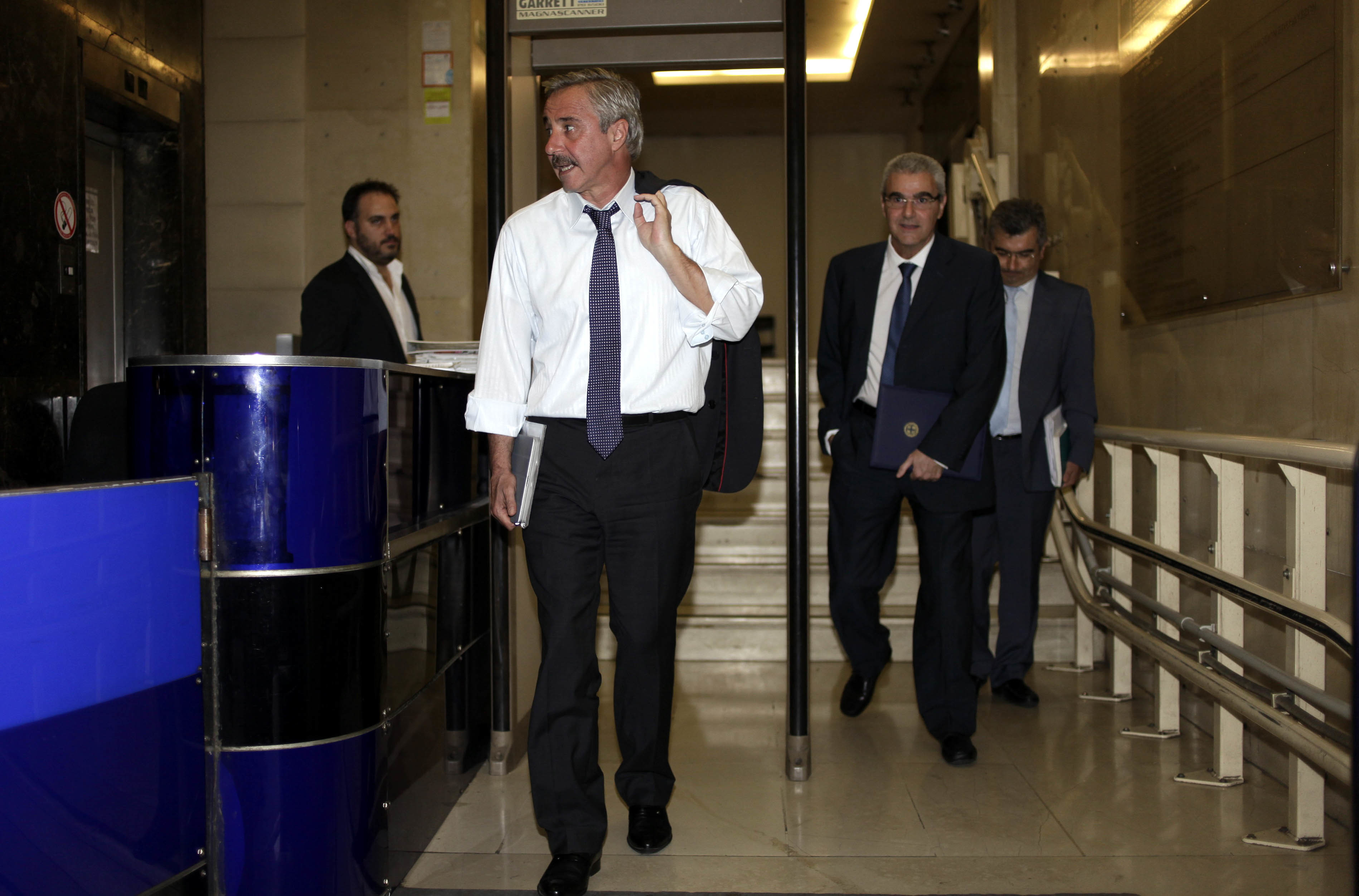 Το ΥΠΕΚΑ μεταφέρεται στην οδό Μητροπόλεως – Πόσα λεφτά εξοικονομούνται