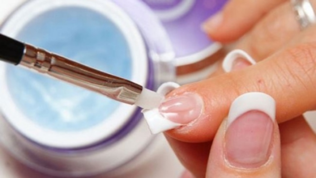 Πότε το μανικιούρ προκαλεί αφυδάτωση και εύθραυστα νύχια