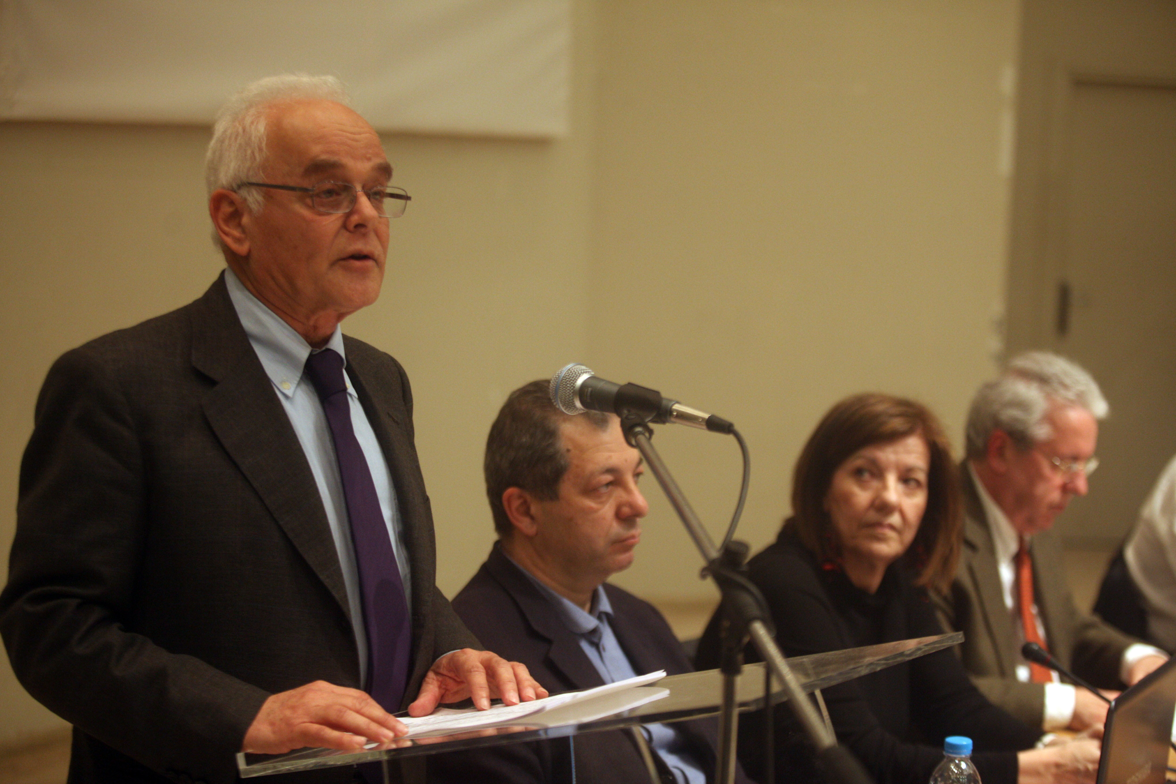 Μανιτάκης: “Η άρνηση γενικά των απολύσεων ευνοεί τους ανίκανους”