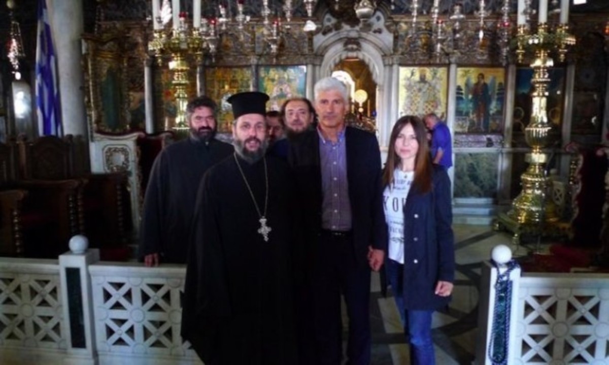 Ο Στέλιος Μανωλάς και το τάμα στην Παναγία της Τήνου