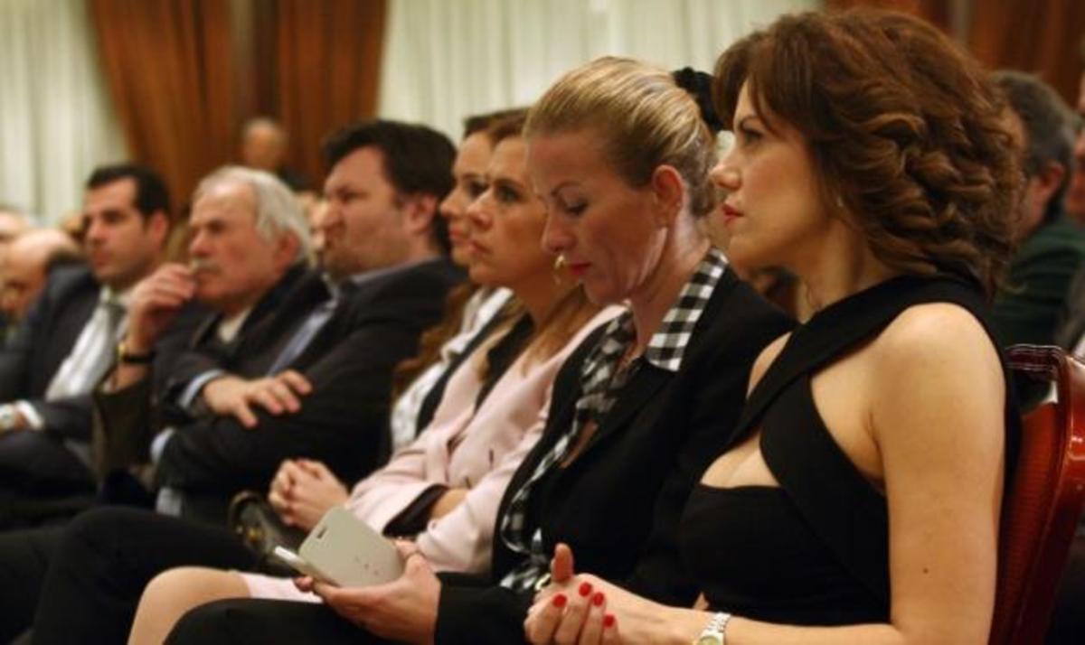 Ευγενία Μανωλίδου: Στην πρώτη σειρά για να παρακολουθήσει την ομιλία του Άδωνι Γεωργιάδη!