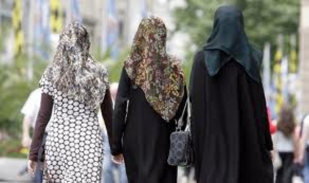 Η Τουρκία επιτρέπει στα κορίτσια από τα 10 τους χρόνια να φορούν στο σχολείο την ισλαμική μαντίλα