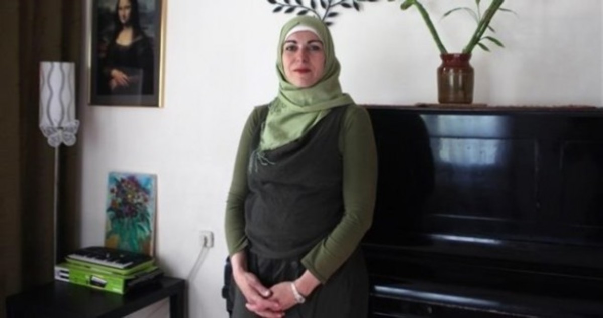 Υποψήφια με μαντήλα κατεβάζουν οι Πράσινοι στις ευρωεκλογές