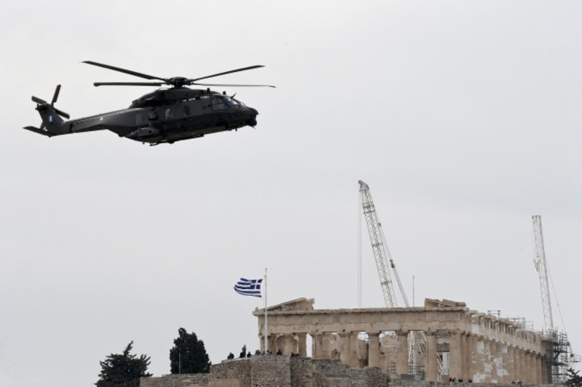 Αλλαγή στάσης Καμμένου που παραλαμβάνει τώρα τα ελικόπτερα NH 90