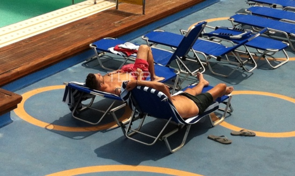 Θ. Μαραντίνης: Ηλιοθεραπεία στην πισίνα και τριήμερο με κρουαζιέρα! Φωτογραφίες