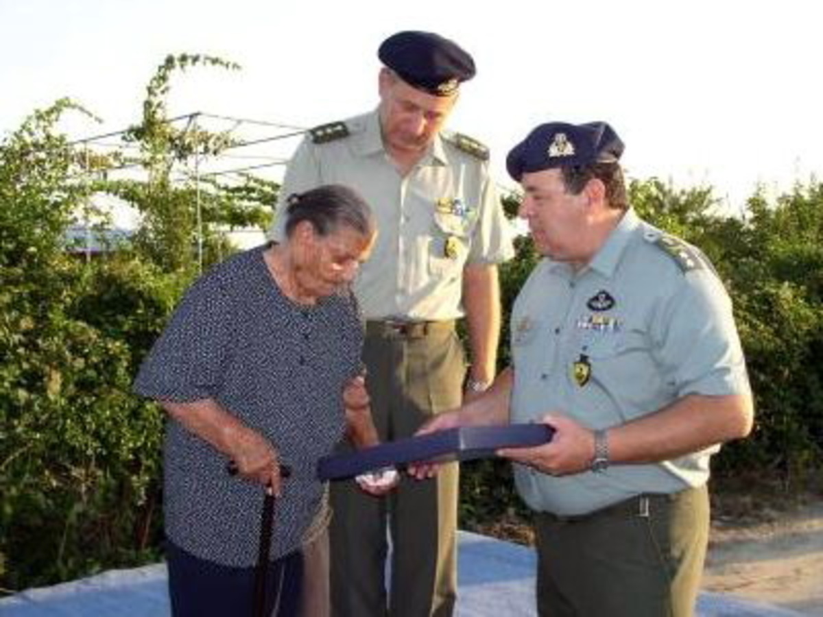 “Έφυγε” η “Κυρά των Μαρασίων” – Μια γυναίκα σύμβολο για τις ελληνικές ΕΔ