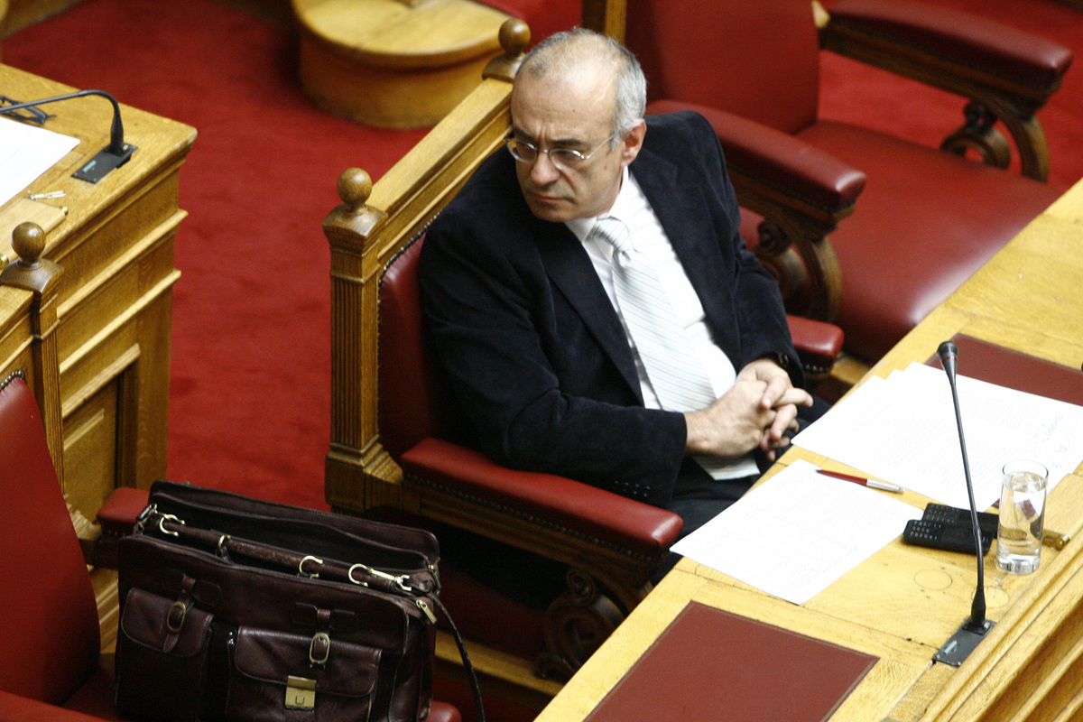 Ο Μάρδας ζητά “πρωτοσέλιδη” συγγνώμη για τα 80.000 στο εξωτερικό – Έστειλε αποδεικτικά έγγραφα στο Μαξίμου