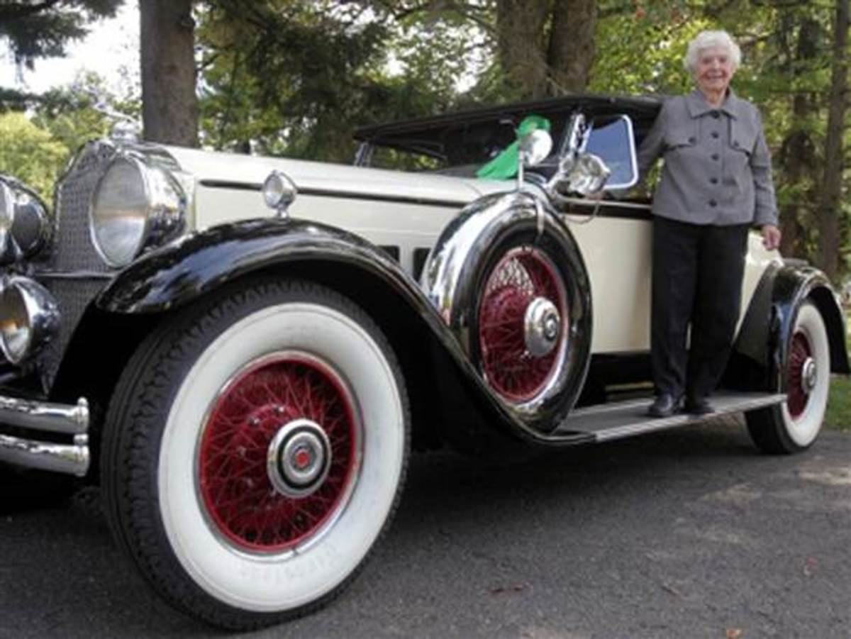 Η Μάργκαρετ Ντάνινγκ με το 82 ετών αμάξι της.