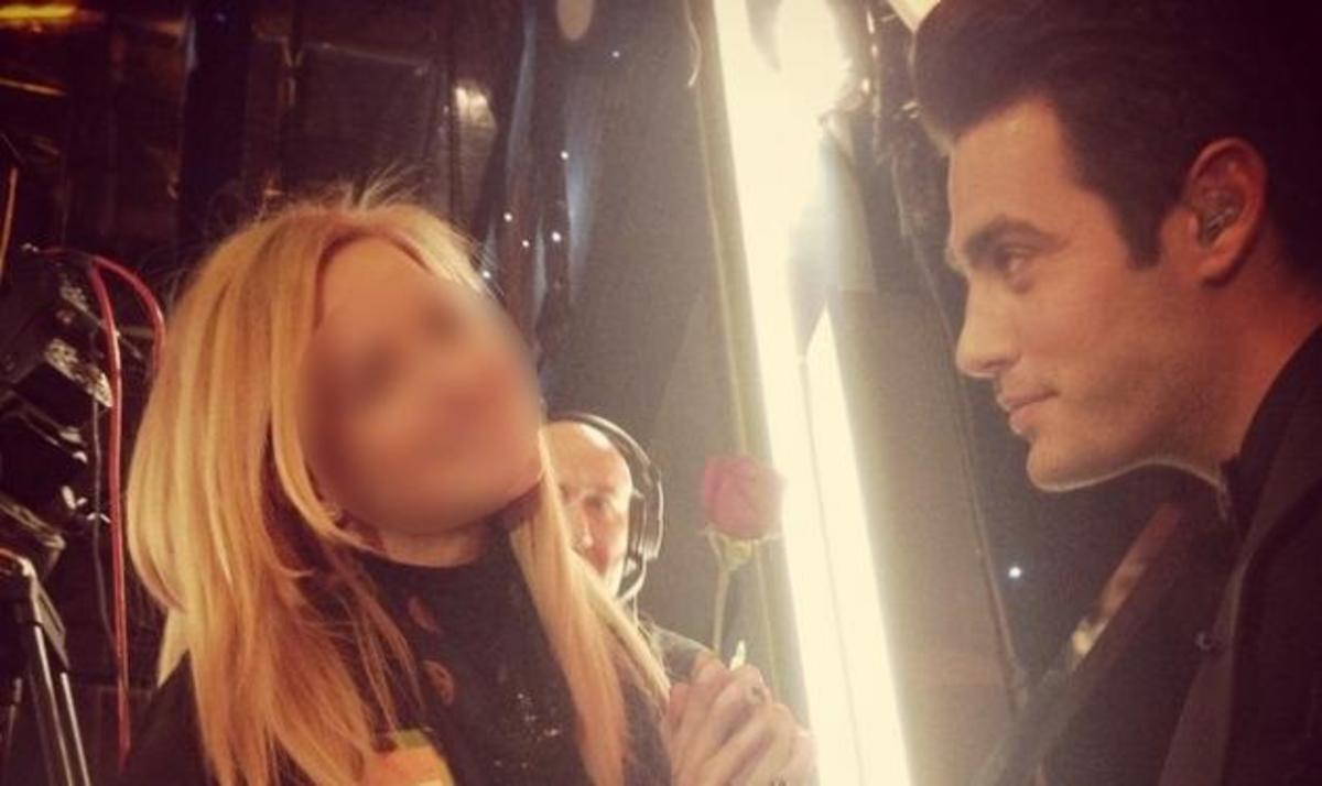 Η ξανθιά παρουσιάστρια που “εισέβαλε” στα backstage του Dancing