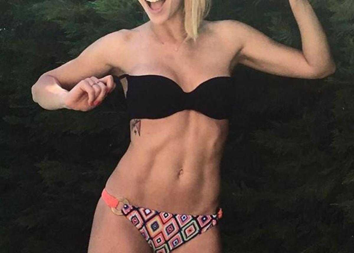 Ποια διάσημη Ελληνίδα τρέλανε το Instagram με τους κοιλιακούς της;