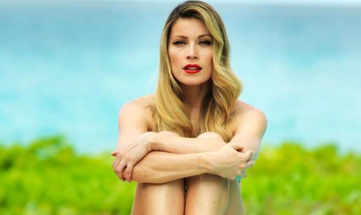 Ακόμα και με καρχαρίες βγάζει selfie Μαριέττα Χρουσαλά!