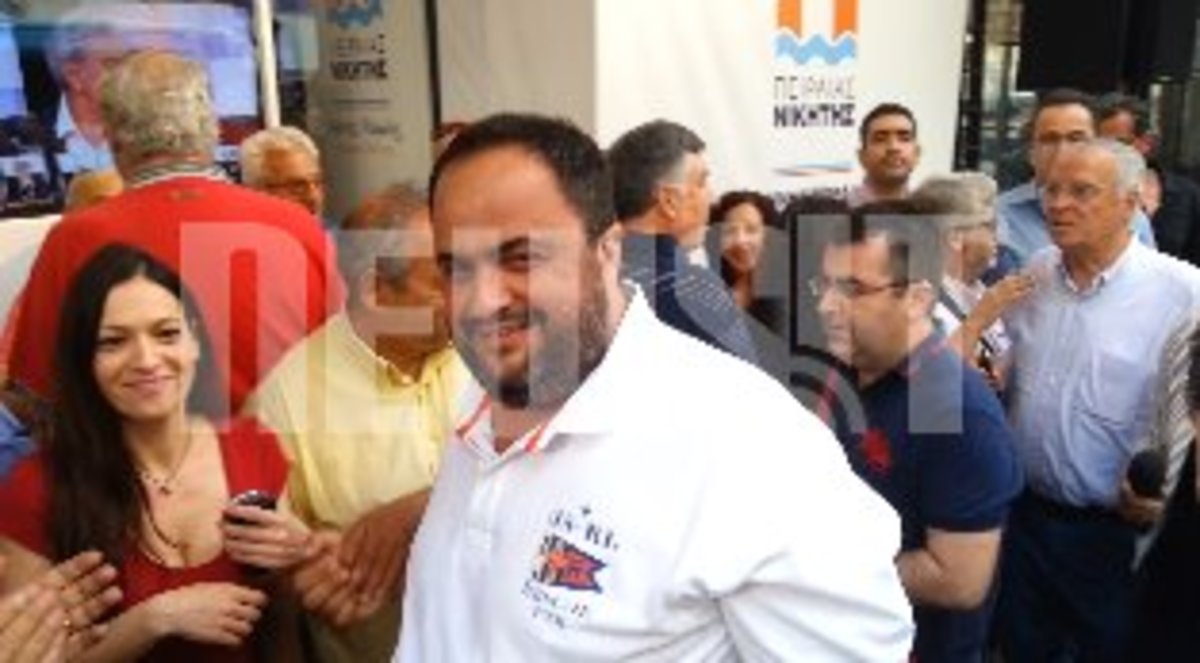 Χειροκροτήματα για Μαρινάκη