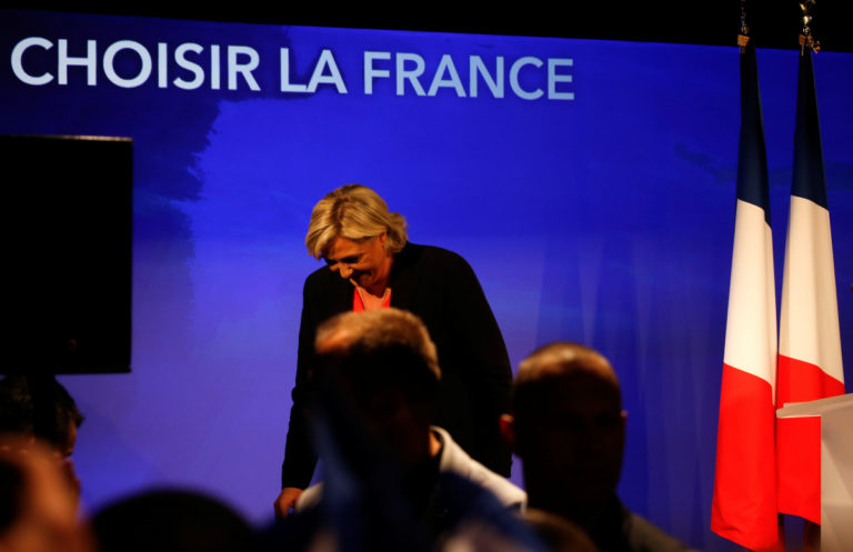 Γαλλία εκλογές: Φαρμακωμένη η Λε Πεν – Πιεζόταν να χαμογελάσει