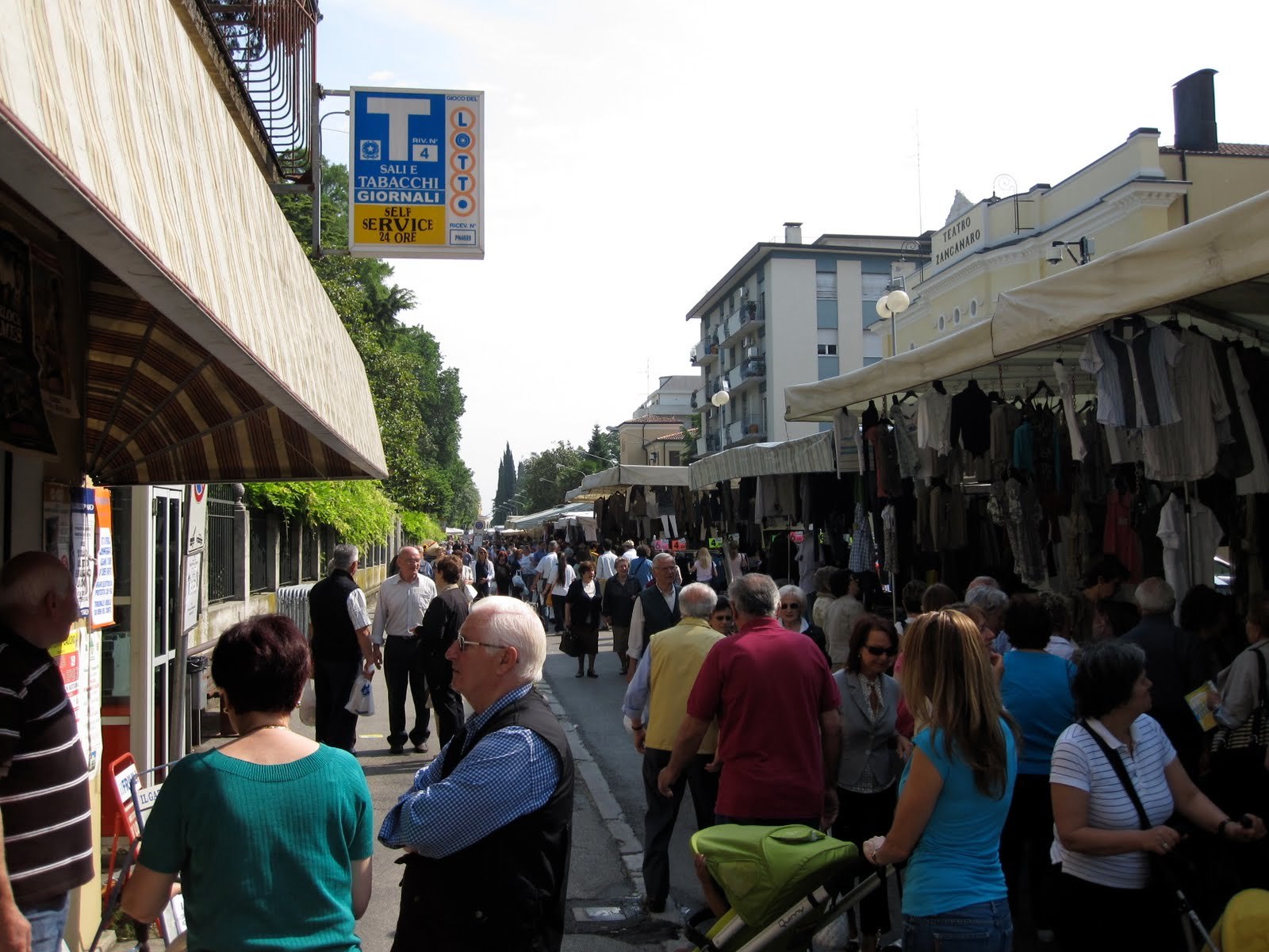 Οι Ιταλοί αλλάζουν τον τρόπο ζωής τους για να αντεπεξέλθουν στην κρίση
