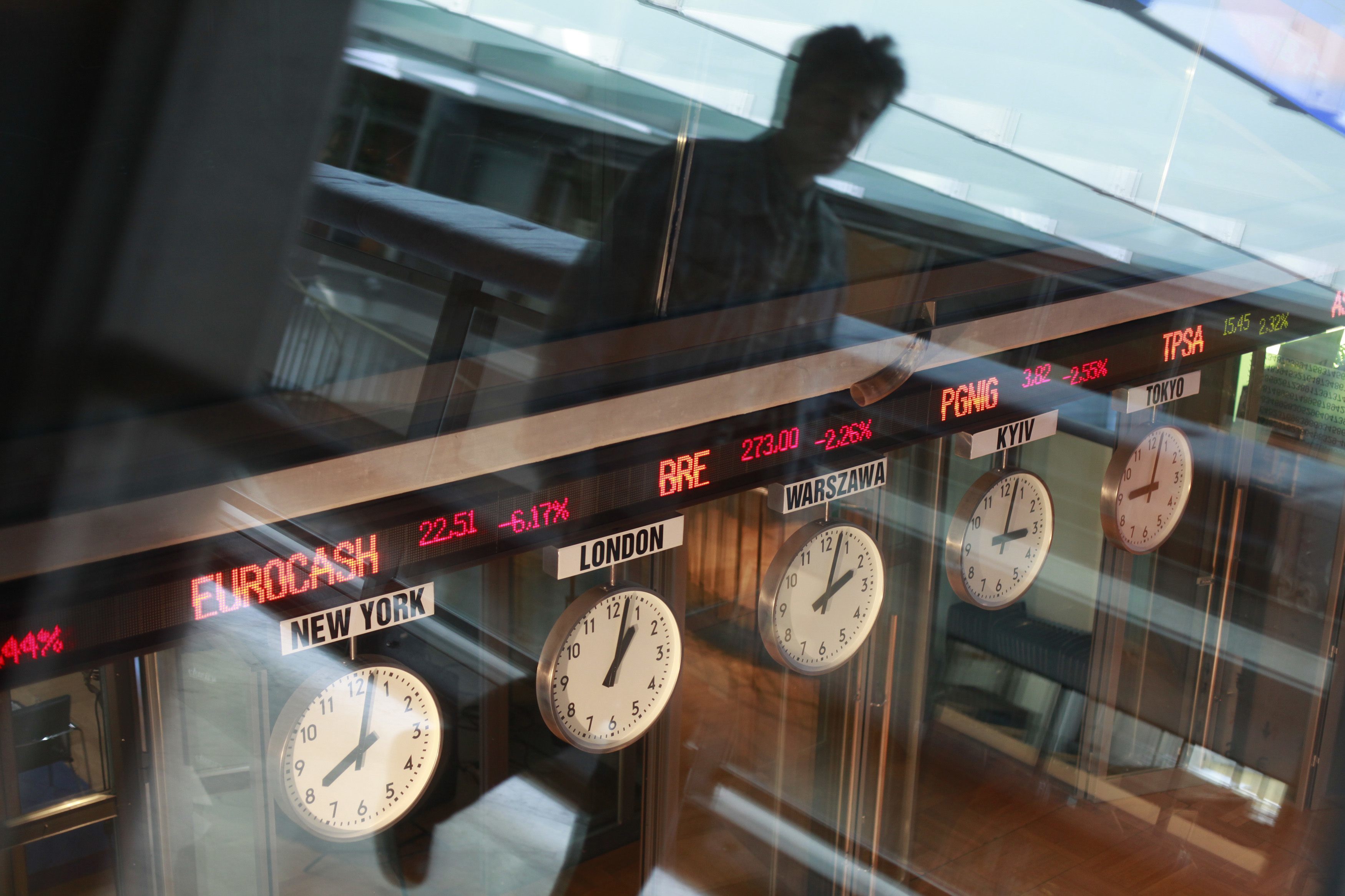 Financial Times: Έλληνες, συντονίστε επιτέλους τα ρολόγια σας με την υπόλοιπη Ευρώπη